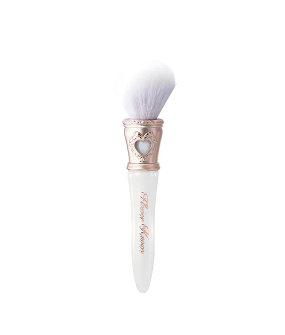 Пензлик для рум’ян Білий Pearl White “Кроликовий Сад” Flower knows